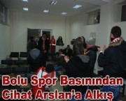 Gazetecilerden Cihat Arslan'a alkışlı destek