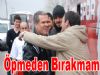 Yaşar öpmeden bırakmadı