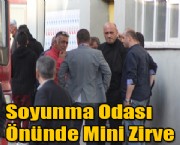 Soyunma Odası Önünde Mini Zirve