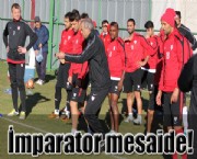 İmparator mesaide!