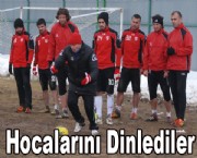 Hocalarını dikkatlice dinlediler