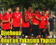 Djıehoua  Onur'un Yakasına Yapıştı
