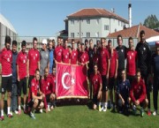 Bayraklı bayram kutlaması