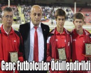 Genç Futbolcular Ödüllendirildi