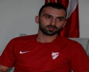 Emrah Metoğlu imzaladı