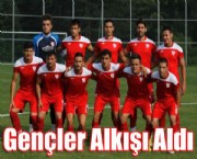 Gençler Alkışı Aldı