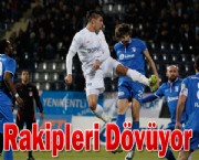 Rakipleri Dövüyor