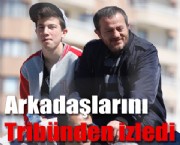 Arkadaşlarını Tribünden izledi