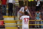Dedesine Koştu