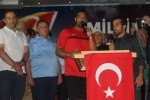 Andre Santos  Milletini Bayrağınızı Savunuyor Olmanız Beni Çok Etkiliyor.
