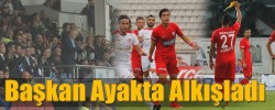 Ayakta Alkışladı