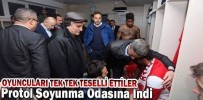 TAM KADRO SOYUNMA ODASINA İNDİLER
