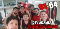 DEV ADAMLAR EVİNDE DOLUDİZGİN