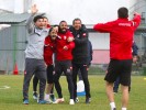 Orhan Kaynak Tüm Oyuncularını Kucaklıyor