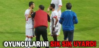 OYUNCULARINI SIK SIK UYARDI