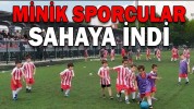 MİNİK SPORCULAR SAHAYA İNDİ