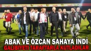 ABAK VE ÖZCAN SAHAYA İNDİ GALİBİYETİ TARAFTARLA KUTLADILAR