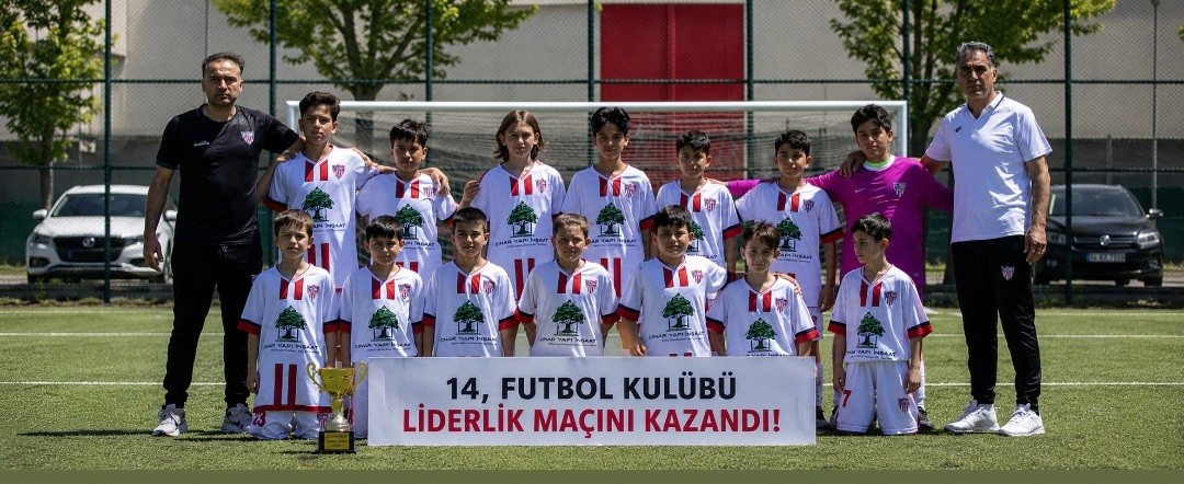 14, Futbol Kulübü Liderlik Maçını Kazandı 14, Futbol Kulübü Liderlik Maçını Kazandı