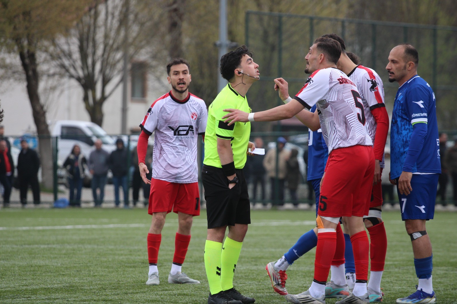 Bolu Amatör’de Gergin 90 Dakika: Maçtan Çok Kartlar Konuşuldu